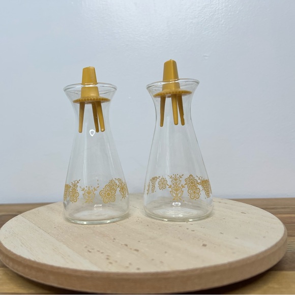 Pyrex Kitchen Vintage Pyrex Butterfly Gold Cruets Set Of 2 Poshmark